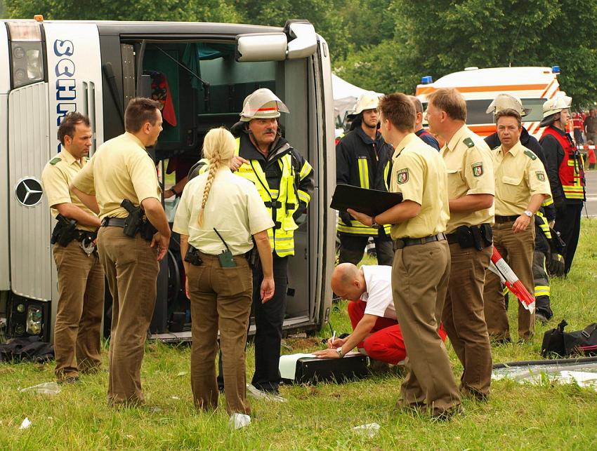 Schwerer Unfall mit Reisebus Lohmar Donrather Dreieck P198.JPG